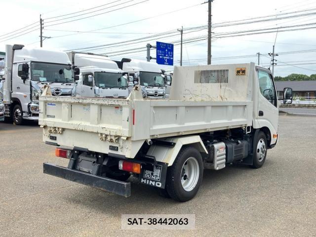 Hino DUTRO 2024-03 8035317-2