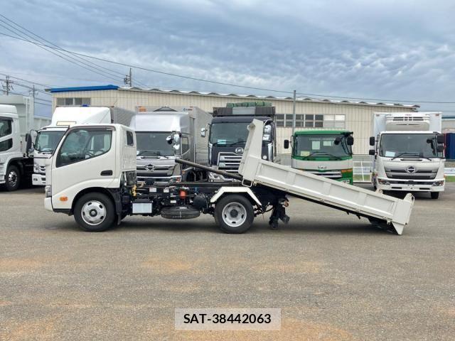 Hino DUTRO 2024-03 8035317-4