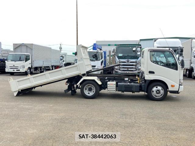 Hino DUTRO 2024-03 8035317-5