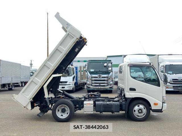 Hino DUTRO 2024-03 8035317-7
