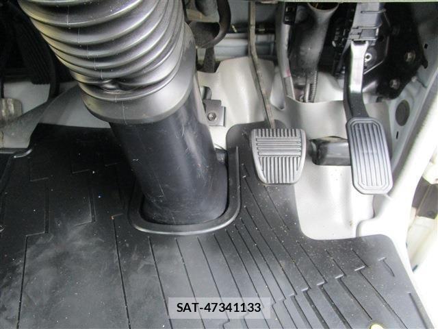 Hino DUTRO 2013-12 8035318-12
