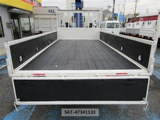 Hino DUTRO 2013-12 8035318-5