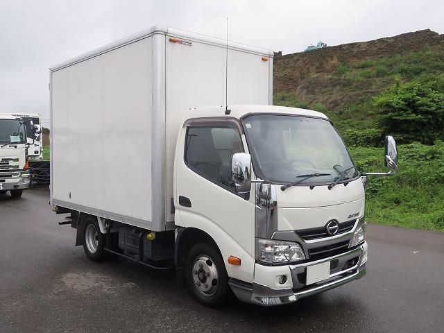 Hino DUTRO 2017-11 8060562-1