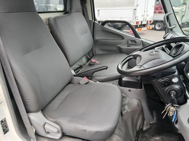 Hino DUTRO 2013-06 8060561-21