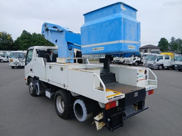 Hino DUTRO 2013-06 8060561-3