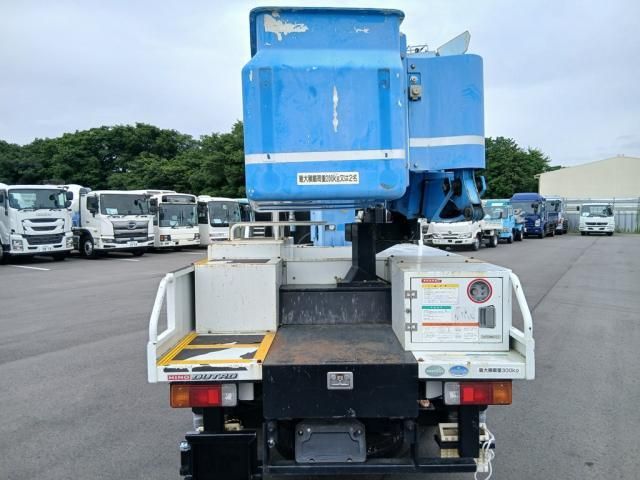 Hino DUTRO 2013-06 8060561-4