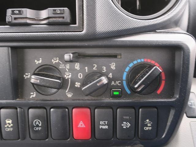 Hino DUTRO 2018-12 8060563-15