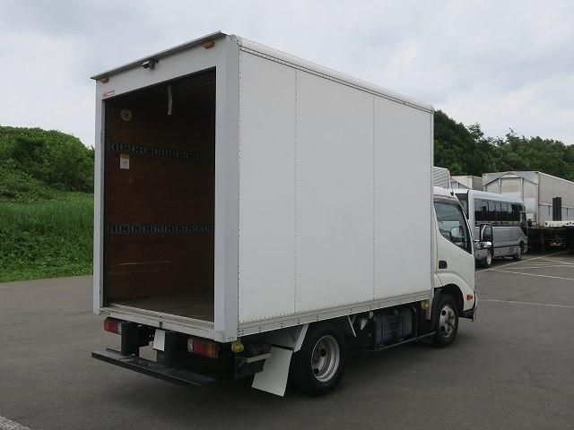 Hino DUTRO 2018-12 8060563-5