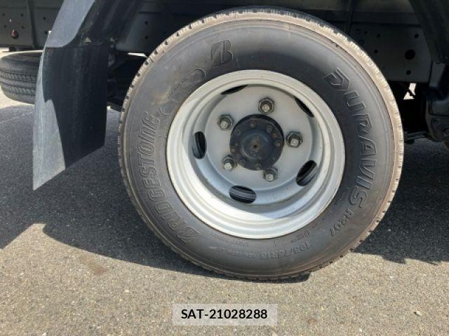 Hino DUTRO 2019-08 8073618-13