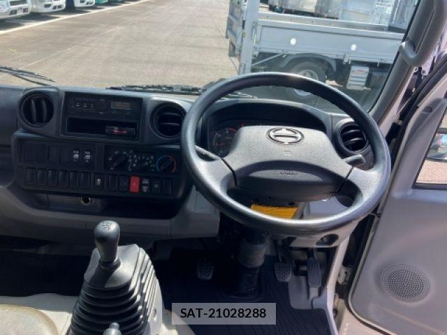 Hino DUTRO 2019-08 8073618-18