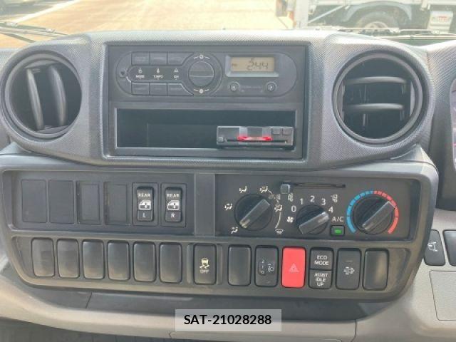 Hino DUTRO 2019-08 8073618-19