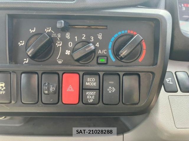Hino DUTRO 2019-08 8073618-21