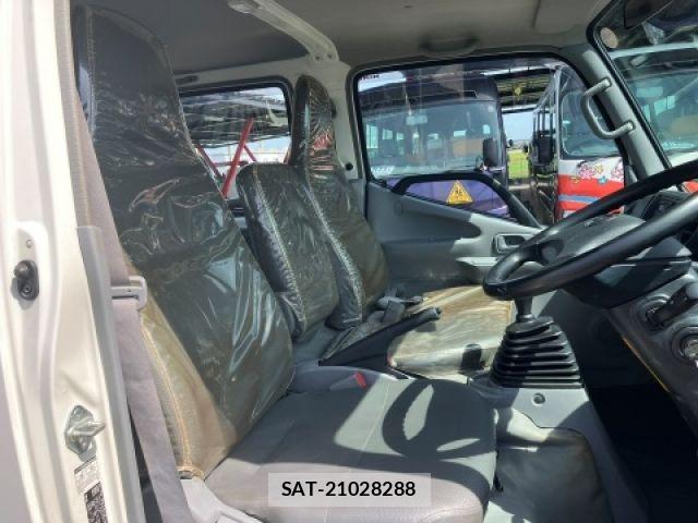Hino DUTRO 2019-08 8073618-24