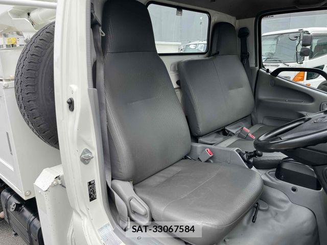 Hino DUTRO 2018-05 8073615-19