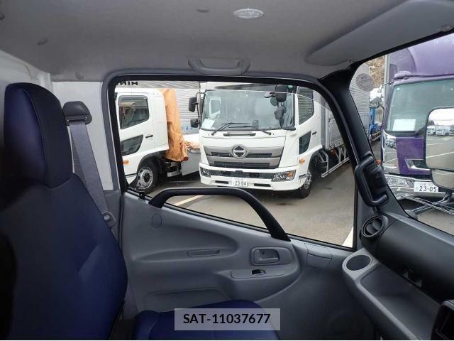 Hino DUTRO 2026-01 8073614-17