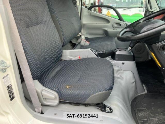 Hino DUTRO 2021-03 8073617-23