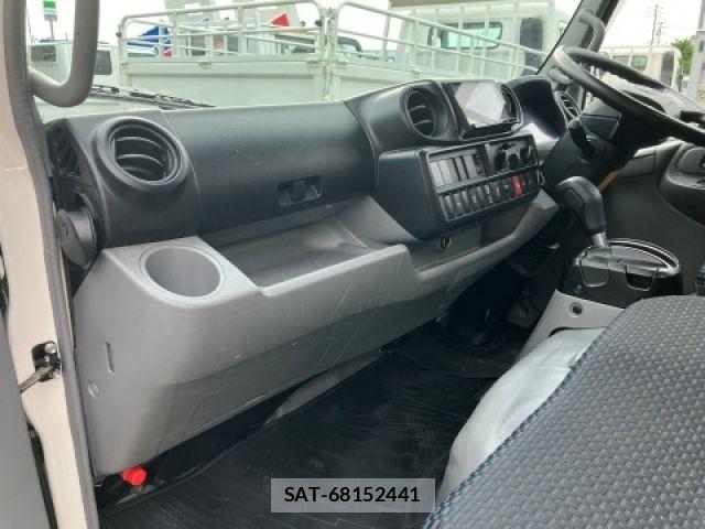 Hino DUTRO 2021-03 8073617-26