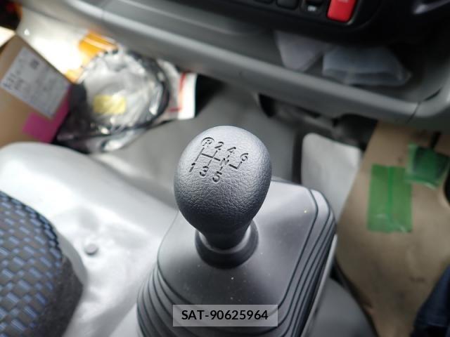 Hino DUTRO 2026-01 8098962-17