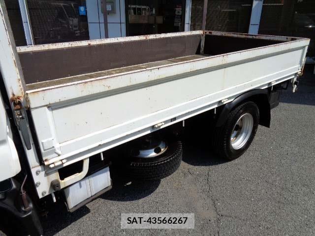 Hino DUTRO 2019-07 8098966-17