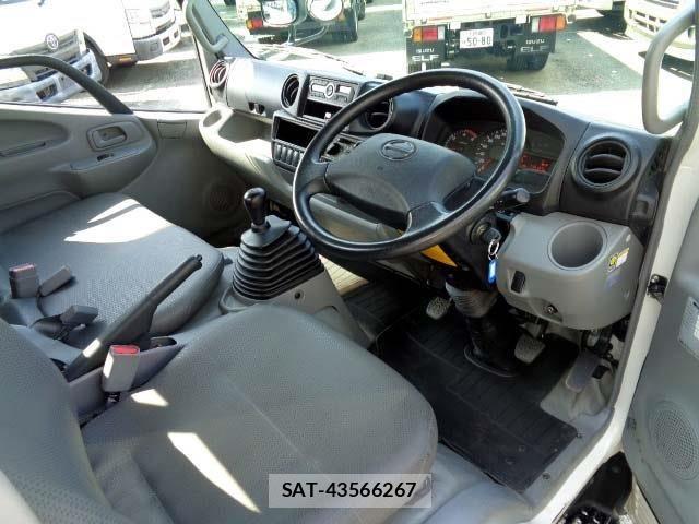 Hino DUTRO 2019-07 8098966-2
