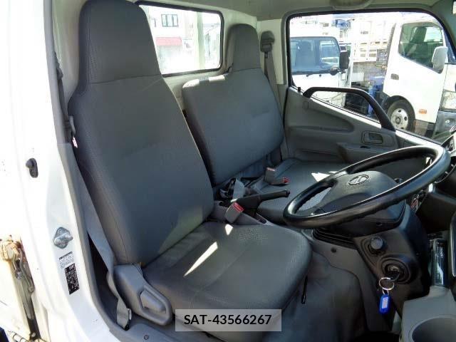 Hino DUTRO 2019-07 8098966-4