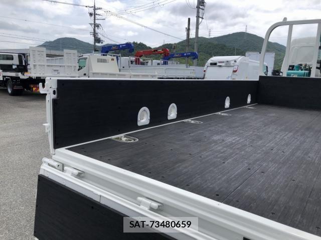 Hino DUTRO 2023-05 8098963-27