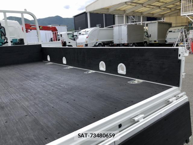 Hino DUTRO 2023-05 8098963-28