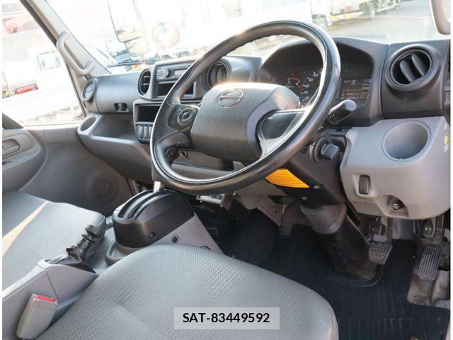 Hino DUTRO 2020-04 8145738-16