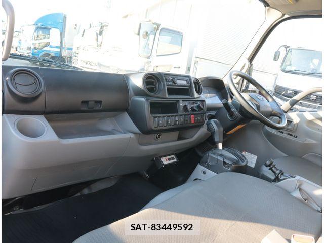 Hino DUTRO 2020-04 8145738-21