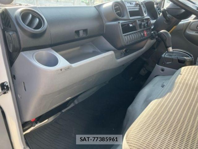 Hino DUTRO 2013-05 8158315-26