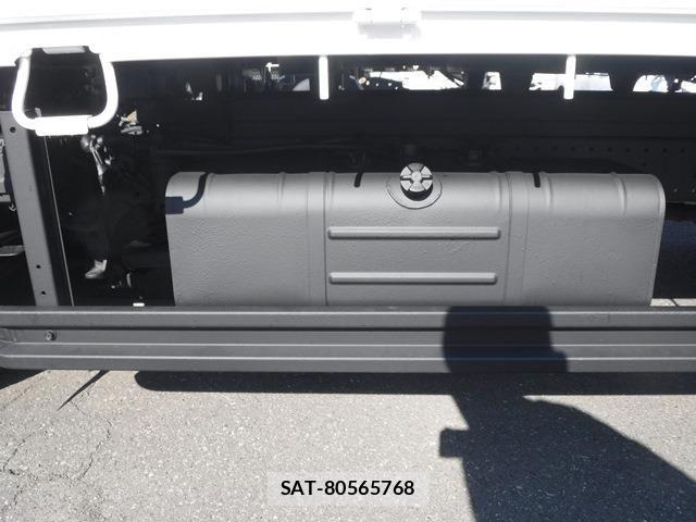 Hino DUTRO 2021-03 8158316-18