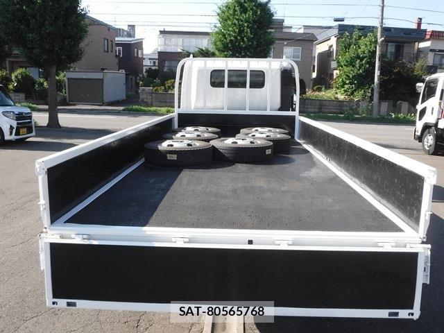 Hino DUTRO 2021-03 8158316-19