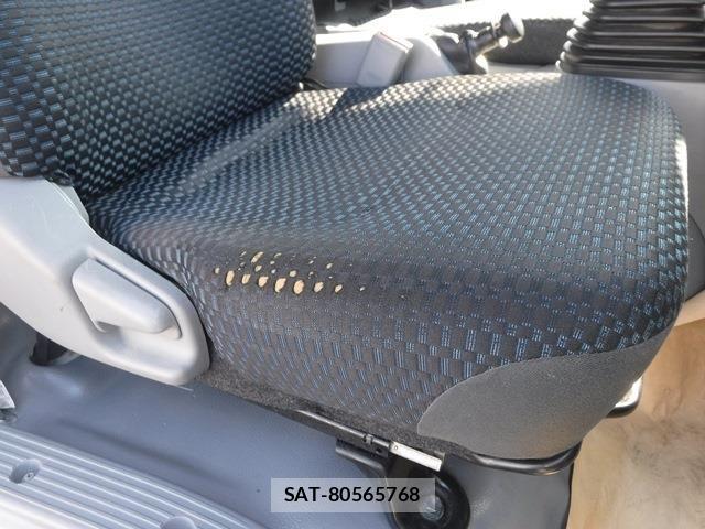 Hino DUTRO 2021-03 8158316-21