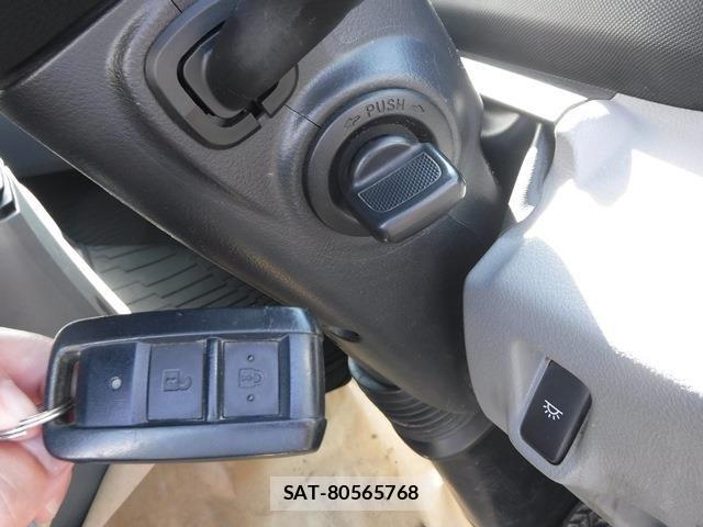Hino DUTRO 2021-03 8158316-27