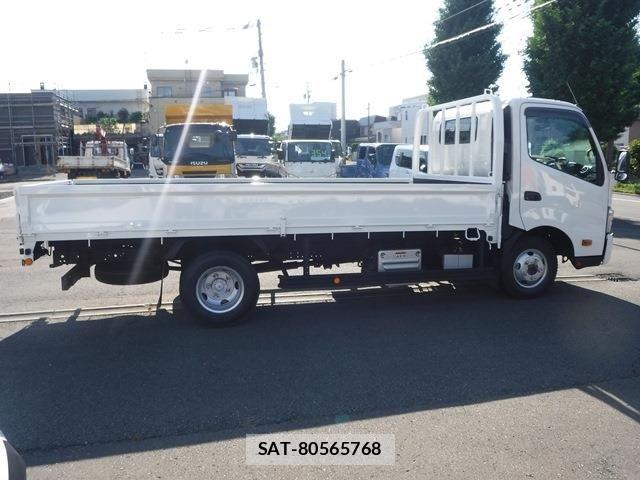 Hino DUTRO 2021-03 8158316-3