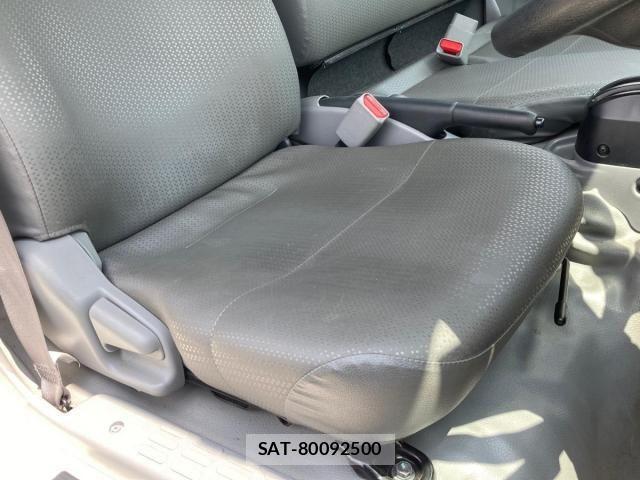 Hino DUTRO 2024-07 8158313-15