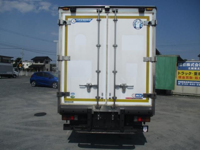 Hino DUTRO 2013-04 8186353-15