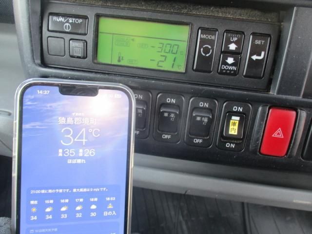 Hino DUTRO 2013-04 8186353-17