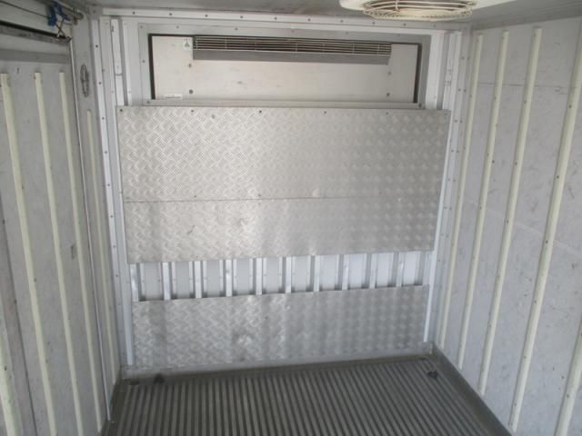 Hino DUTRO 2013-04 8186353-21