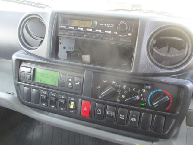Hino DUTRO 2013-04 8186353-27