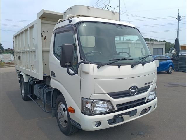 Hino DUTRO 2017-11 8186352-1