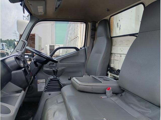 Hino DUTRO 2017-11 8186352-23