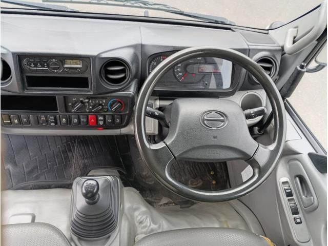 Hino DUTRO 2017-11 8186352-24