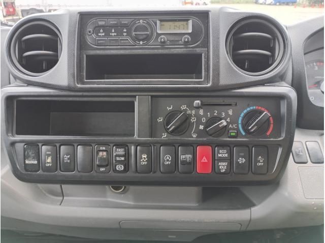 Hino DUTRO 2017-11 8186352-26