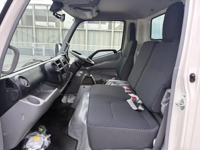 Hino DUTRO 2025-09 8186350-21