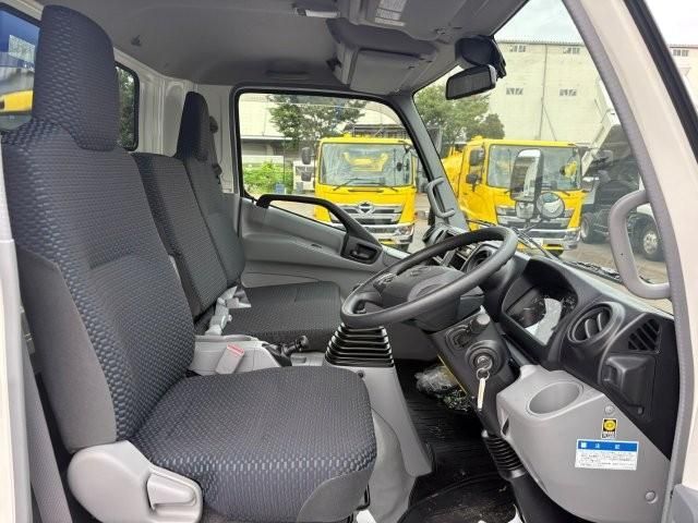 Hino DUTRO 2025-09 8186350-22