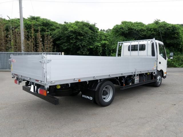 Hino DUTRO 2025-10 8186347-3