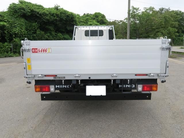 Hino DUTRO 2025-10 8186347-4
