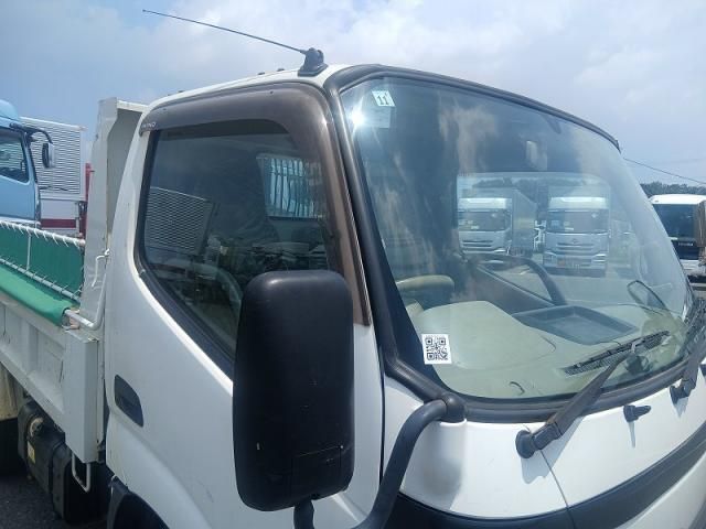 Hino DUTRO 2010-11 8186351-10