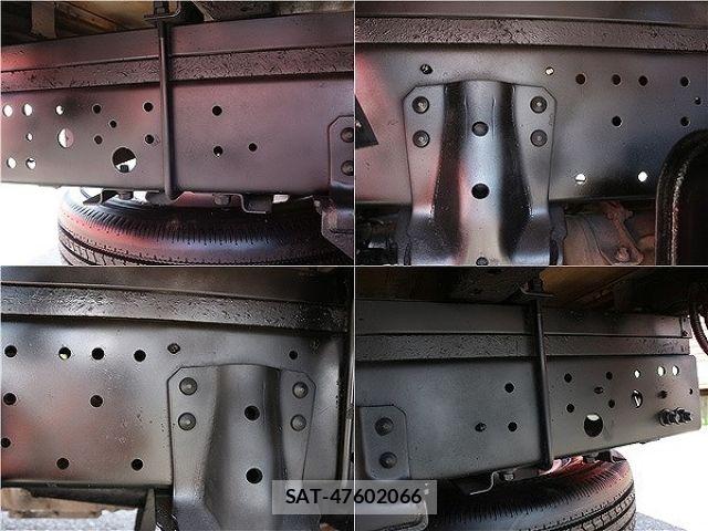 Hino DUTRO 2019-05 8207348-16